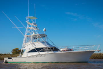 a small boat in a body of water